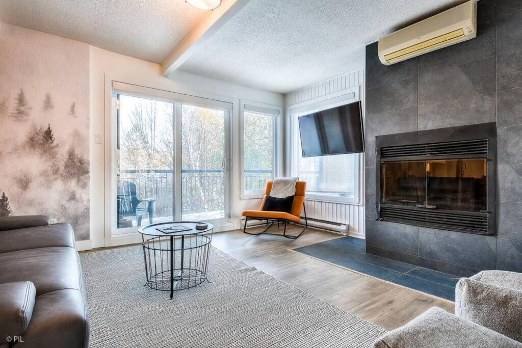 Chic Mt-Tremblant Condo With View On The Lake By Denstays 蒙特朗布朗 外观 照片