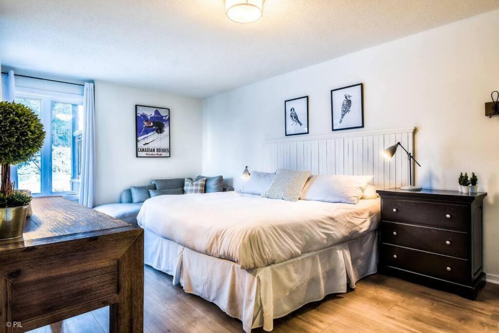 Chic Mt-Tremblant Condo With View On The Lake By Denstays 蒙特朗布朗 外观 照片